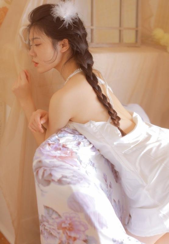 班长是我们班的公共插座 真的太伟大了
