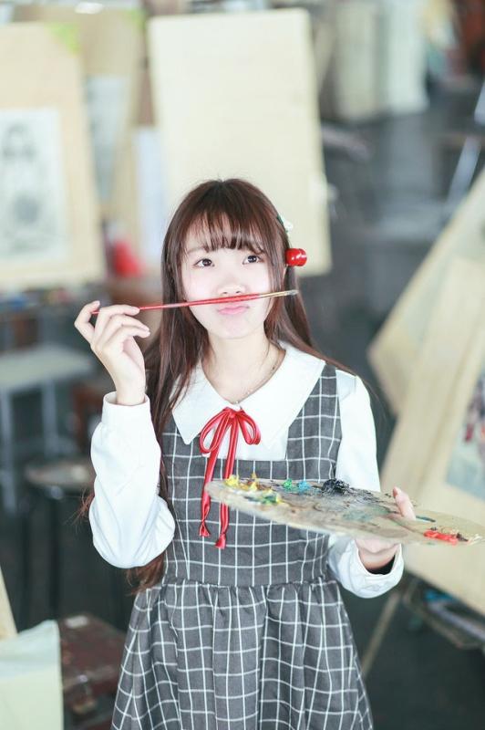 把班长拉去没人的地方吃饭怎么办 是不是谁想耍班长