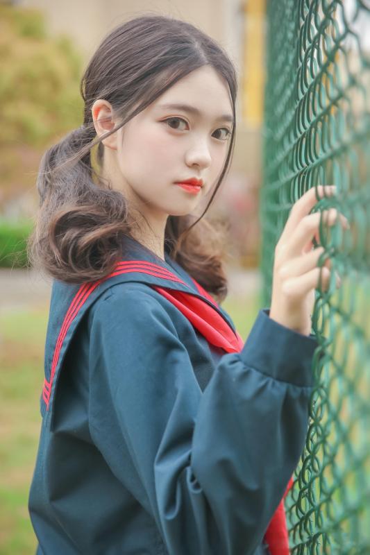 抬头看镜子里的接合处 沈若臻感觉很害羞