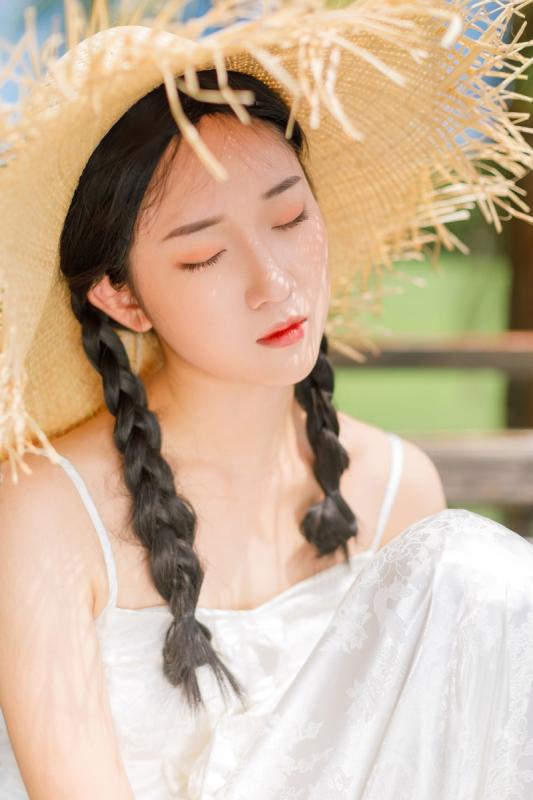 爸爸开车去外婆家 妈妈坐后座抱着我
