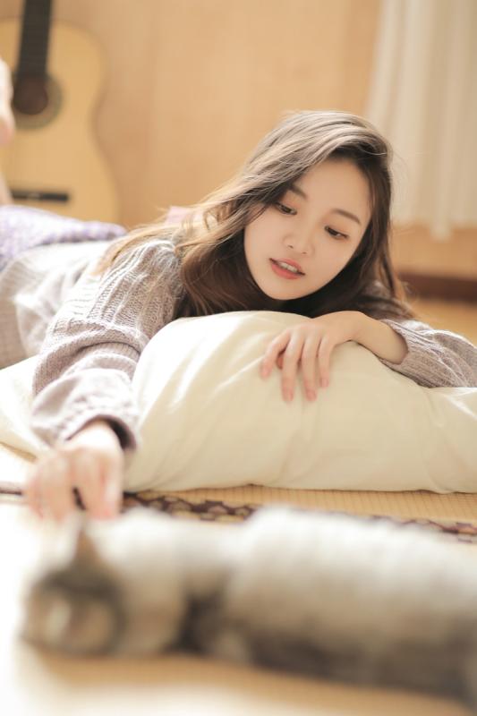 回姥姥家车上座位不够抱着妈妈 我感觉很温暖
