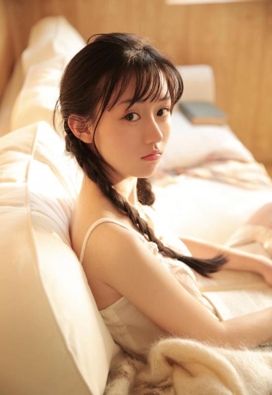 女人边打电话边骗老公的背景故事是什么意思